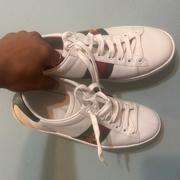 Gucci White and Red Sneakers with Gold Bee - Picture 4 of 7